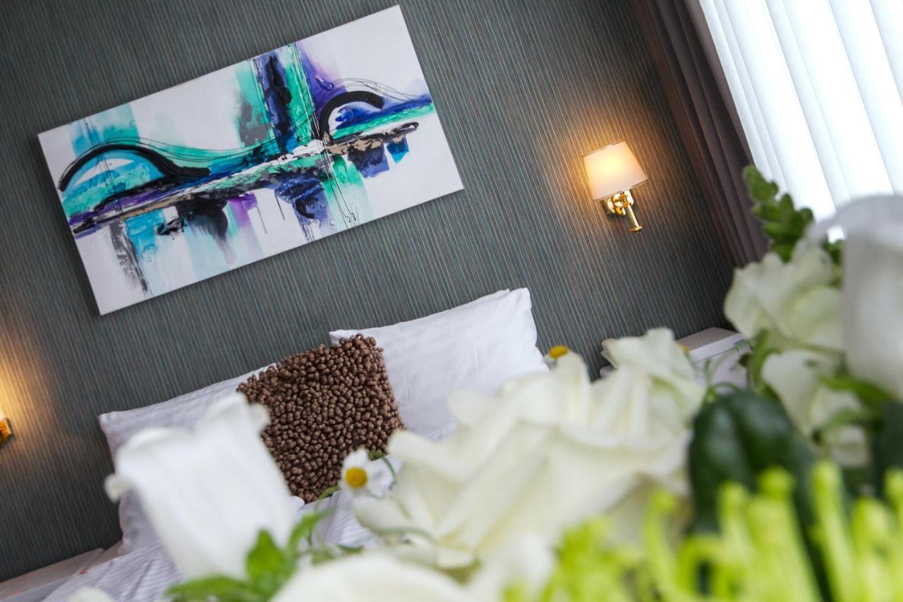 Grand Monopole Hotel